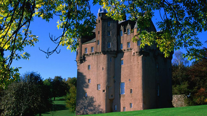 Үлгэрийн орны үзэсгэлэнт шилтгээнүүдээр аялцгаая